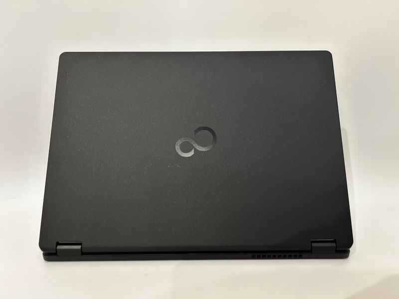 Фото Ноутбук Fujitsu Lifebook U7410 14" FHD IPS (1920*1080) Intel&reg;Core i5-10210U (1,6 GHz up to 4,2 GHz) 4 ядра 8 потоків DDR4 8 GB SSD 256 GB Intel&reg; UHD Graphics for 10th Gen (Вживаний) DSFF024851-03,