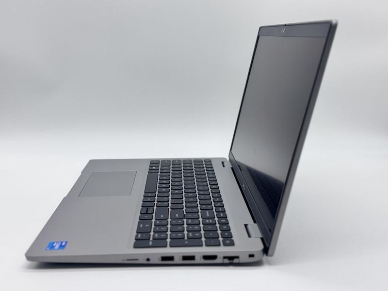Фото Dell Latitude 5520	15.6ʼ FHD IPS +TOUCH	I5-1145G7	16GB	512 GB	Intel Iris xe G0V0GG3,