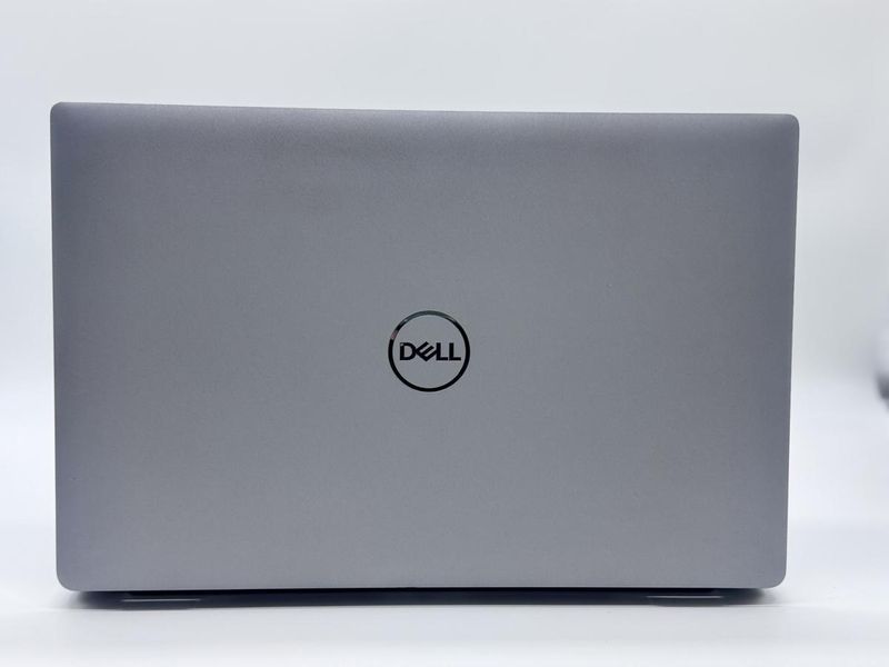 Фото Dell Latitude 5520	15.6ʼ FHD IPS +TOUCH	I5-1145G7	16GB	512 GB	Intel Iris xe G0V0GG3,