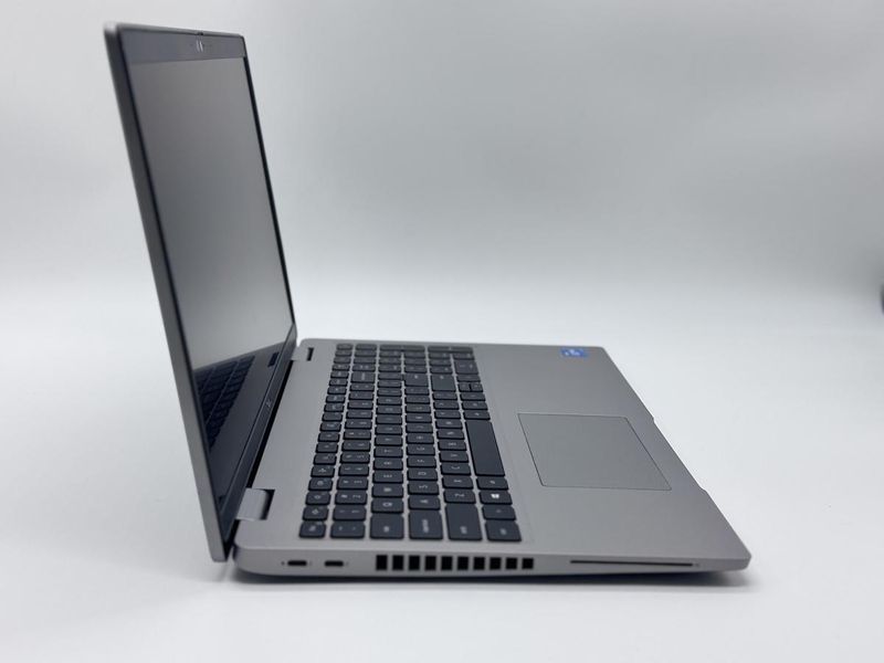Фото Dell Latitude 5520	15.6ʼ FHD IPS +TOUCH	I5-1145G7	16GB	512 GB	Intel Iris xe G0V0GG3,