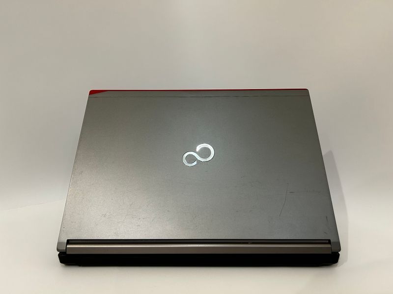Фото Ноутбук Fujitsu Lifebook E736 13,3" HD TN (1366*768) Intel&reg;Core i5-6200U (2,3 GHz up to 2,8 GHz) 2 ядра 4 потоки DDR4 8 GB SSD 128 GB Intel&reg;HD Graphics 520 (Вживаний) DSEQ021053,