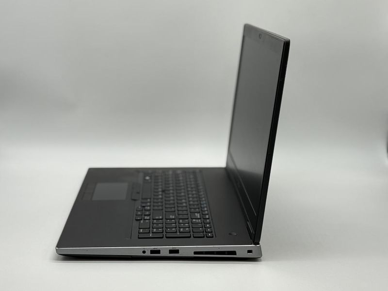 Фото Ноутбук Dell Precision 7740 17.3" FHD IPS (1920*1080) Intel&reg; Corei9-9880H (2,3 GHz up to 4,8 GHz) 8 ядер 16 потоків DDR4 64 GB SSD 512GB Intel&reg;UHD Graphics 630 + NVIDIA Quadro RTX 4000 8GB (Вживаний) CLVOH53,