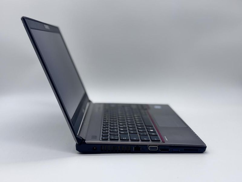 Фото Ноутбук Fujitsu Lifebook E736 13,3" HD TN (1366*768) Intel&reg;Core i5-6200U (2,3 GHz up to 2,8 GHz) 2 ядра 4 потоки DDR4 8 GB SSD 128 GB Intel&reg;HD Graphics 520 (Вживаний) DSEQ021053,