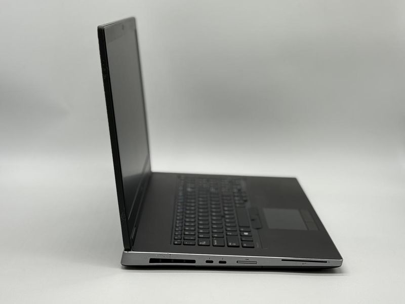 Фото Ноутбук Dell Precision 7740 17.3" FHD IPS (1920*1080) Intel&reg; Corei9-9880H (2,3 GHz up to 4,8 GHz) 8 ядер 16 потоків DDR4 64 GB SSD 512GB Intel&reg;UHD Graphics 630 + NVIDIA Quadro RTX 4000 8GB (Вживаний) CLVOH53,