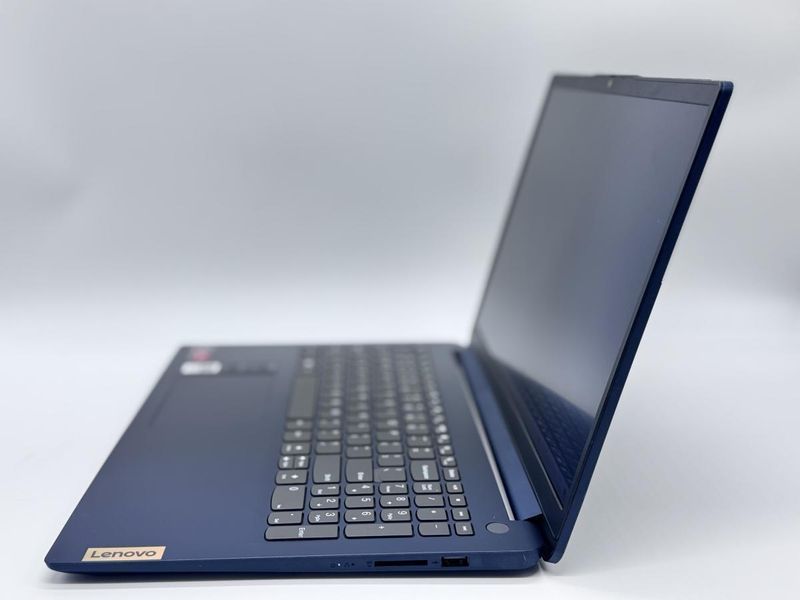 Фото Ноутбук Lenovo IdeaPad 1 15AMN7 15.6" FHD IPS (1920&times;1080) AMD Ryzen&trade; 3 7320U (2,4 GHz up to 4,1 GHz) 4 ядра 8 потоків DDR5 8 GB SSD 256 GB AMD Radeon&trade; 610M (Вживаний) MP2EEM61,