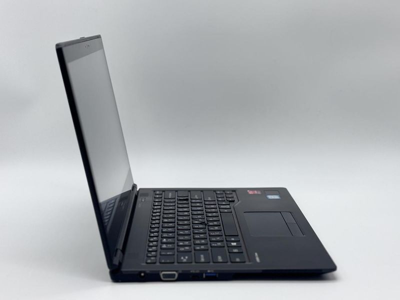 Фото Ноутбук Fujitsu Lifebook U747 14" сенсорний HD TN (1366*768) IntelCore i5-7&reg;300U (2,6 GHz up to 3,5 GHz) 2 ядра 4 потоки DDR4 8 GB SSD 128 GB Intel&reg;HD Graphics 620 (Вживаний) DS1H003567,
