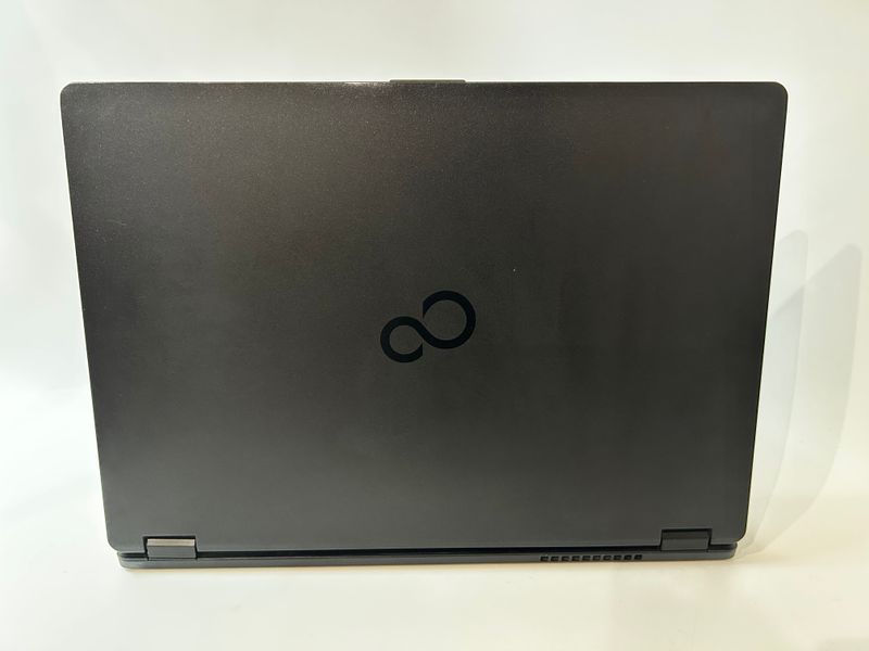 Фото Ноутбук Fujitsu Lifebook U747 14" сенсорний HD TN (1366*768) IntelCore i5-7&reg;300U (2,6 GHz up to 3,5 GHz) 2 ядра 4 потоки DDR4 8 GB SSD 128 GB Intel&reg;HD Graphics 620 (Вживаний) DS1H003567,