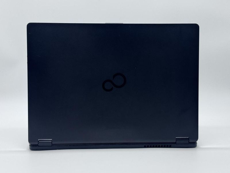 Фото Ноутбук Fujitsu Lifebook U747 14" сенсорний HD TN (1366*768) IntelCore i5-7&reg;300U (2,6 GHz up to 3,5 GHz) 2 ядра 4 потоки DDR4 8 GB SSD 128 GB Intel&reg;HD Graphics 620 (Вживаний) DS1H003567,