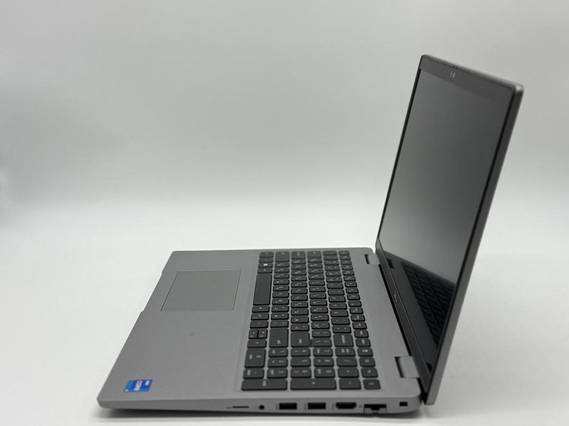 Фото Ноутбук Dell Latitude 5520 15.6 FHD IPS (1920*1080) Intel&reg; Core i5-1135G7 (2,4 GHz up to 4,2 GHz) 4 ядра 8 потоків DDR4 16 GB SSD 256 GB Intel&reg; Iris&reg; Xe Graphics ( Вживаний ) 39VBTG3-1,