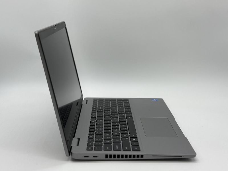 Фото Ноутбук Dell Latitude 5520 15.6 FHD IPS (1920*1080) Intel&reg; Core i5-1135G7 (2,4 GHz up to 4,2 GHz) 4 ядра 8 потоків DDR4 16 GB SSD 256 GB Intel&reg; Iris&reg; Xe Graphics ( Вживаний ) 39VBTG3-1,