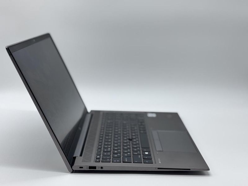 Фото Ноутбук HP ZBook Firefly 15 G7 15.6 FHD IPS (1920*1080) Intel&reg;Core i7-10810U (1,1 GHz up to 4,9 GHz) 6 ядер 12 потоків DDR4 16 GB SSD 512 GB NVIDIA Quadro P520 4 GB ( Вживаний ) 5CG1221YJL-06,