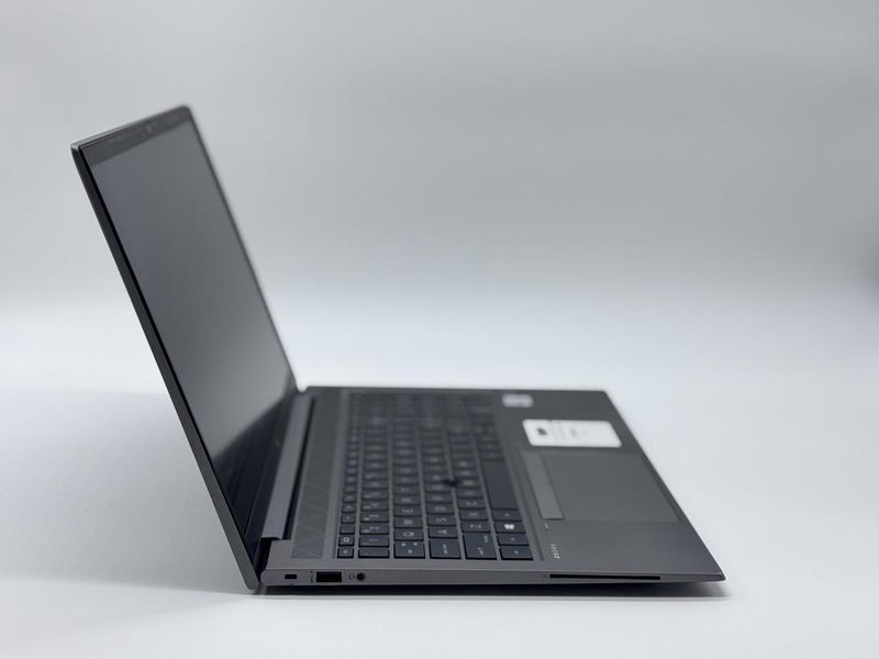 Фото Ноутбук HP ZBook Firefly 15 G7 15.6 FHD IPS (1920*1080) Intel&reg;Core i7-10810U (1,1 GHz up to 4,9 GHz) 6 ядер 12 потоків DDR4 32 GB SSD 512 GB NVIDIA Quadro P520 4 GB ( Вживаний ) 5CG1154LN0-18,