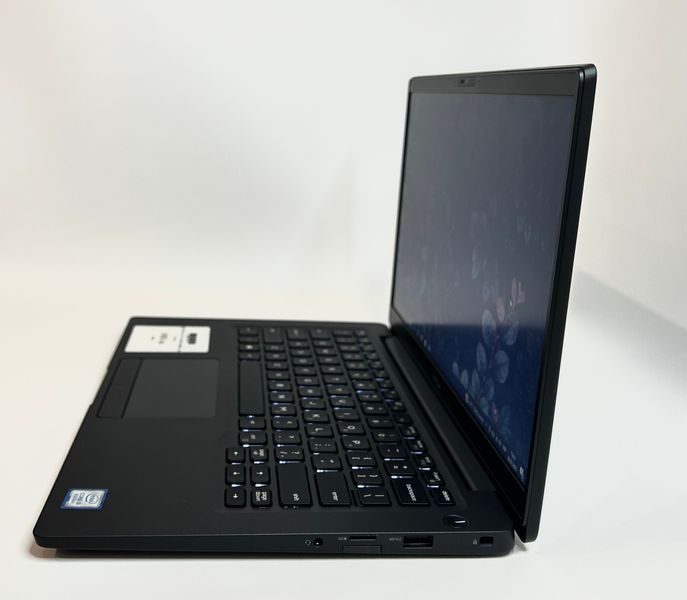 Фото Ноутбук Dell Latitude 7400 14" HD TN (1366*768) Intel&reg;Core i5-8265U (1,6 GHz up to 3,9 GHz) 4 ядра 8 потоків DDR4 8 GB SSD 128 GB Intel&reg;UHD Graphics 620 (Вживаний) 460Z4Y2,