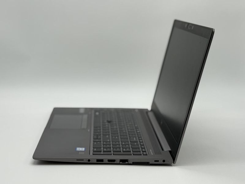 Фото Ноутбук HP ZBook 15U G5 15.6 FHD IPS (1920*1080) Intel&reg; Core&trade; i5-8250U (1,6 GHz up to 3,4 GHz) 4 ядра 8 потоків DDR4 32 GB SSD 128 GB Intel&reg; UHD Graphics 620 + AMD Radeon Pro WX 3100 2 GB ( Вживаний ) 5CG9322RFX-1,