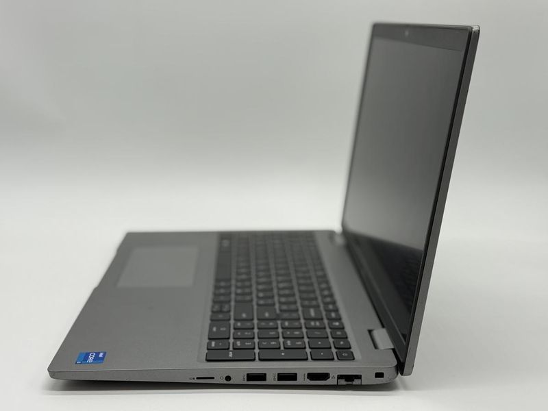 Фото Ноутбук Dell Latitude 5520 15,6" FHD IPS (1920*1080) Intel&reg; Core&trade; i5-1145G7 (2,6 GHz up to 4,4 GHz) 4 ядра 8 потоків DDR4 8 GB SSD 256 GB Intel&reg; Iris&reg; Xe Graphics ( Вживаний ) 4567dctdtc7r65,