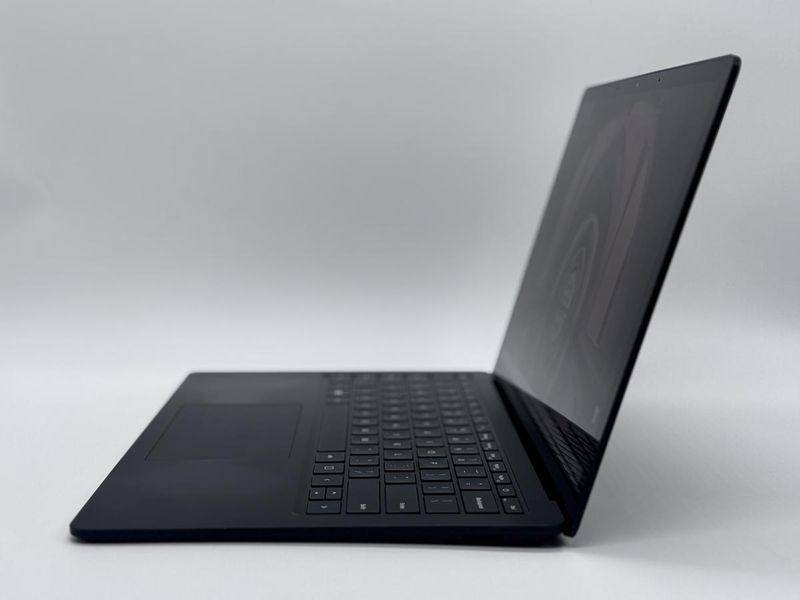 Фото Ноутбук Microsoft Surface Laptop 4 13,5" Сенсорний 2K (2256&times;1504)  Intel&reg; Core&trade; i7-1185G7 (3,0 GHz up to 4,8 GHz) 4 ядра 8 потоків LPDDR4x 16 GB SSD 256 GB Intel&reg; Iris&reg; Xe Graphics (Вживаний) 30065721757-1,