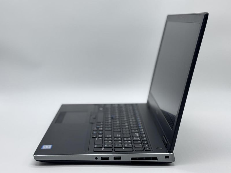 Фото Ноутбук Dell Precision 7530 15.6 FHD IPS (1920*1080) Intel&reg;Core i5-8300H (2,3 GHz up to 4,0 GHz) 4 ядра 8 потоків DDR5 32GB SSD 256 GB Nvidia Quadro P2000 4 GB ( Вживаний ) 20YKXT2-05,