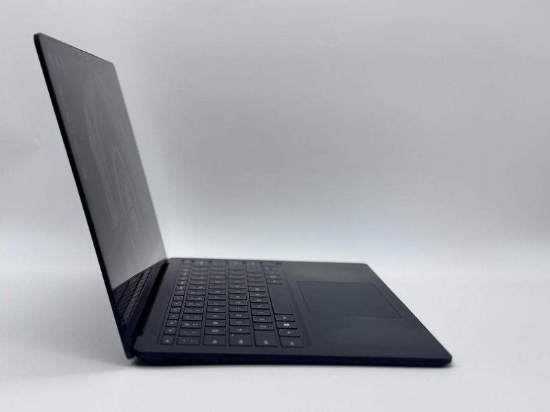 Фото Ноутбук Microsoft Surface Laptop 4 13,5" Сенсорний 2K (2256&times;1504)  Intel&reg; Core&trade; i7-1185G7 (3,0 GHz up to 4,8 GHz) 4 ядра 8 потоків LPDDR4x 16 GB SSD 256 GB Intel&reg; Iris&reg; Xe Graphics (Вживаний) 30065721757-1,