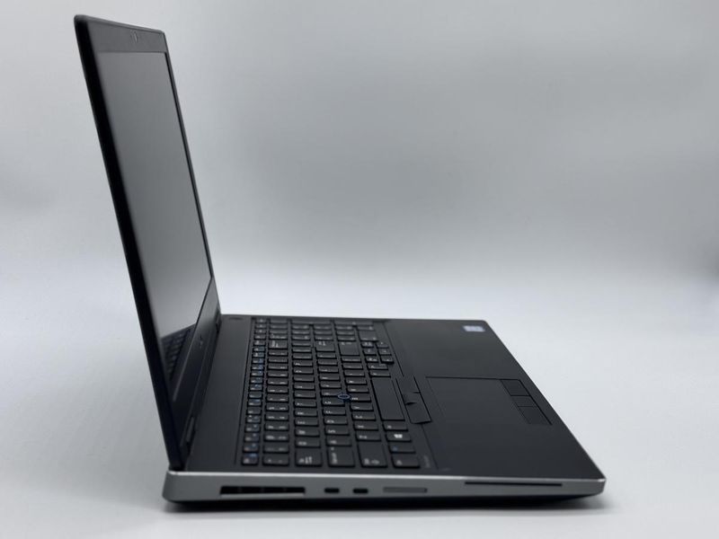 Фото Ноутбук Dell Precision 7530 15.6 FHD IPS (1920*1080) Intel&reg;Core i5-8300H (2,3 GHz up to 4,0 GHz) 4 ядра 8 потоків DDR5 32GB SSD 256 GB Nvidia Quadro P2000 4 GB ( Вживаний ) 20YKXT2-05,