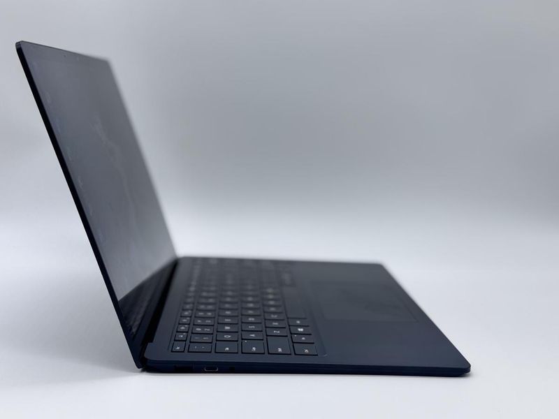 Фото Ноутбук Microsoft Surface Laptop 4 13,5" Сенсорний 2K (2256&times;1504)  Intel&reg; Core&trade; i7-1185G7 (3,0 GHz up to 4,8 GHz) 4 ядра 8 потоків LPDDR4x 16 GB SSD 256 GB Intel&reg; Iris&reg; Xe Graphics (Вживаний) 36332413857-1,
