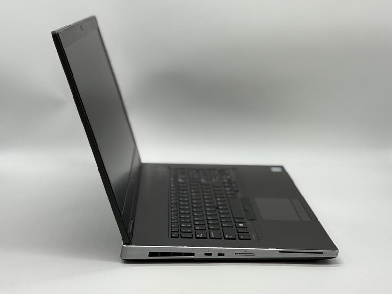 Фото Ноутбук Dell Precision 7740 17.3" FHD IPS (1920*1080) Intel&reg; Core i5-9400H (2,5 GHz up to 4,3 GHz) 4 ядра 8 потоків DDR4 8 GB SSD 512 GB Intel&reg; UHD Graphics 630 + NVIDIA QUADRO RTX 3000 6 GB ( Вживаний ) C54WD43-1,