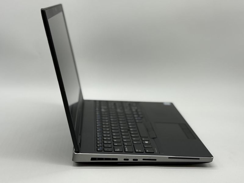 Фото Ноутбук Dell Precision 7530 15.6" FHD IPS Intel&reg; Core&trade; i7-8850H (2,6 GHz up to 4,3 GHz) 6 ядер 12 потоків DDR4 16 GB SSD 512 GB Intel&reg; UHD Graphics 630 + Nvidia Quadro P2000 4 GB ( Вживаний ) 84S80R2-1,