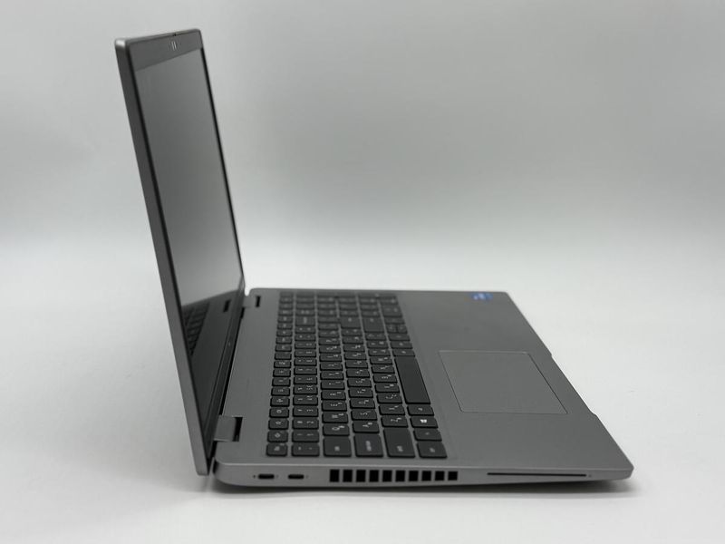 Фото Ноутбук Dell Latitude 5520 15.6 FHD IPS (1920*1080) Intel&reg; Core i5-1135G7 (2,4 GHz up to 4,2 GHz) 4 ядра 8 потоків DDR4 16 GB SSD 256 GB Intel&reg; Iris&reg; Xe Graphics ( Вживаний ) 19ZJQ93-1,