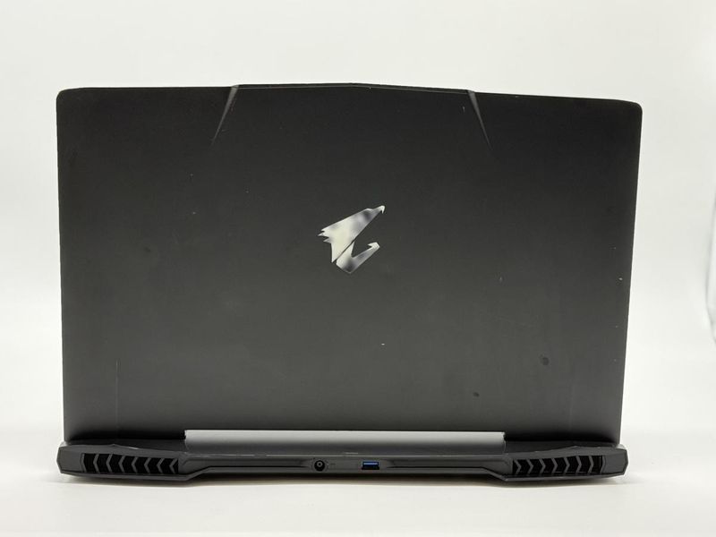 Фото Ноутбук Gigabyte Aorus X7 V7 17.3" (2560*1440) 120Гц Intel&reg; Core&trade; i7-7820HK (2,9 GHz up to 3,9 GHz) 4 ядра 8 потоків DDR4 32 GB SSD 512 GB NVIDIA GTX 1070 8 GB ( Вживаний ) HH8002911A0003-1,