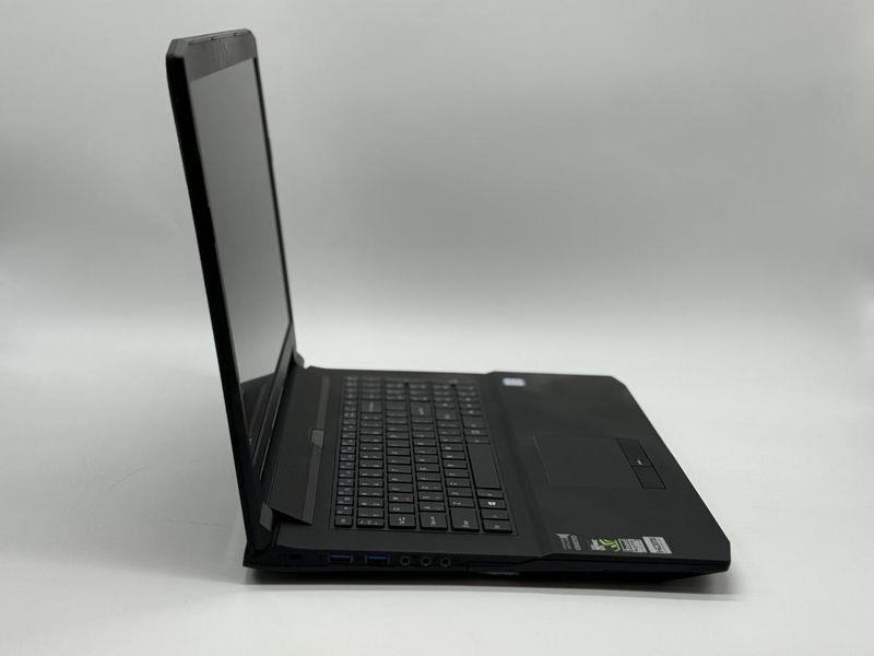 Фото Ноутбук Clevo N170RD1 17.3" FHD IPS (1920*1080) Intel&reg; Core i7-6700HQ (2,6 GHz up to 3,5 GHz) 4 ядра 8 потоків DDR4 16 GB SSD 512 GB Intel&reg; HD Graphics 530 + NVIDIA GeForce GTX 960M 2 GB ( Вживаний ) 8G02SC0593-123,