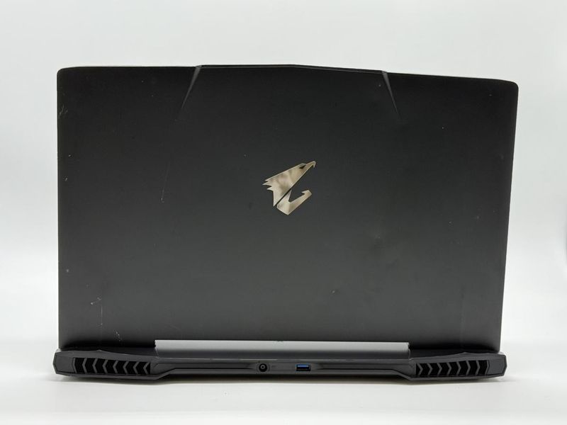 Фото Ноутбук Gigabyte Aorus X7 V7 17.3" (2560*1440) 120Гц Intel&reg; Core&trade; i7-7820HK (2,9 GHz up to 3,9 GHz) 4 ядра 8 потоків DDR4 32 GB SSD 512 GB NVIDIA GTX 1070 8 GB ( Вживаний ) HH8002911A0002,