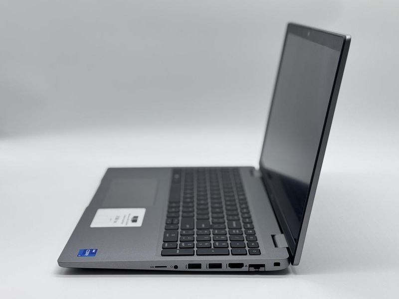 Фото Ноутбук Dell Precision 3560 15.6 FHD IPS (1920*1080) Intel&reg;Core i7-1165G7 (2,8 GHz up to 4,7 GHz) 4 ядра 8 потоків DDR4 8 GB SSD 128 GB NVIDIA Quadro T500 2 GB ( Вживаний ) CS9TW93,