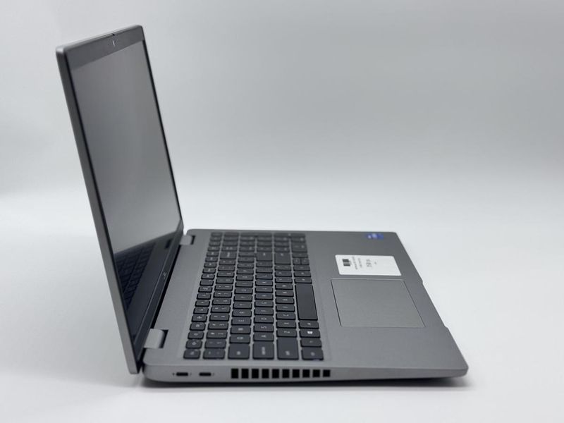 Фото Ноутбук Dell Precision 3560 15.6 FHD IPS (1920*1080) Intel&reg;Core i7-1165G7 (2,8 GHz up to 4,7 GHz) 4 ядра 8 потоків DDR4 8 GB SSD 128 GB NVIDIA Quadro T500 2 GB ( Вживаний ) CS9TW93,