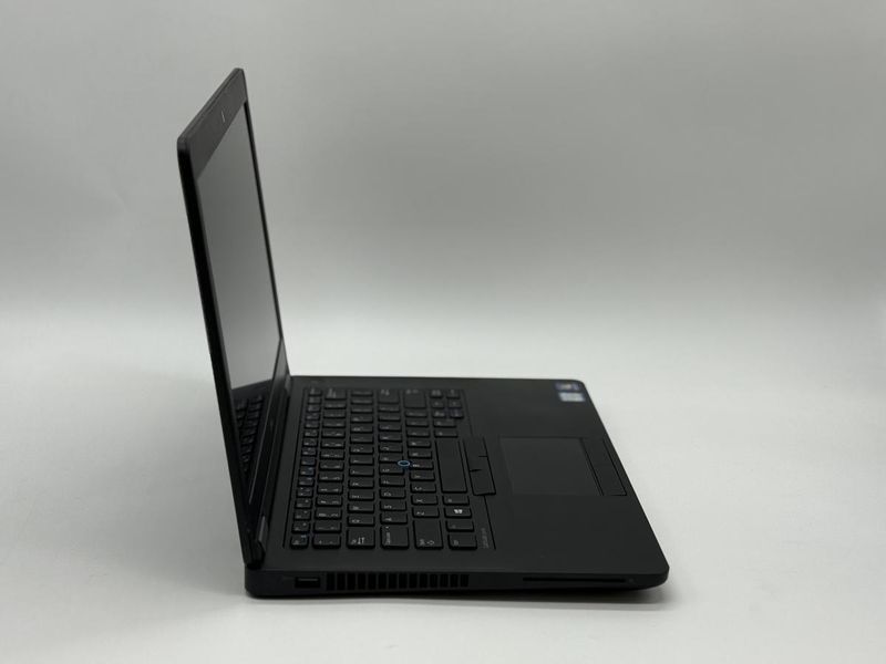 Фото Ноутбук Dell Latitude E5470 14" FHD IPS (1920*1080) Intel&reg; Core&trade; i7-6820HQ (2,7 GHz up to 3,6 GHz) 4 ядра 8 потоків DDR4 8 GB SSD 256 GB Intel&reg; HD Graphics 530 ( Вживаний ) 7S3JMC2-1,