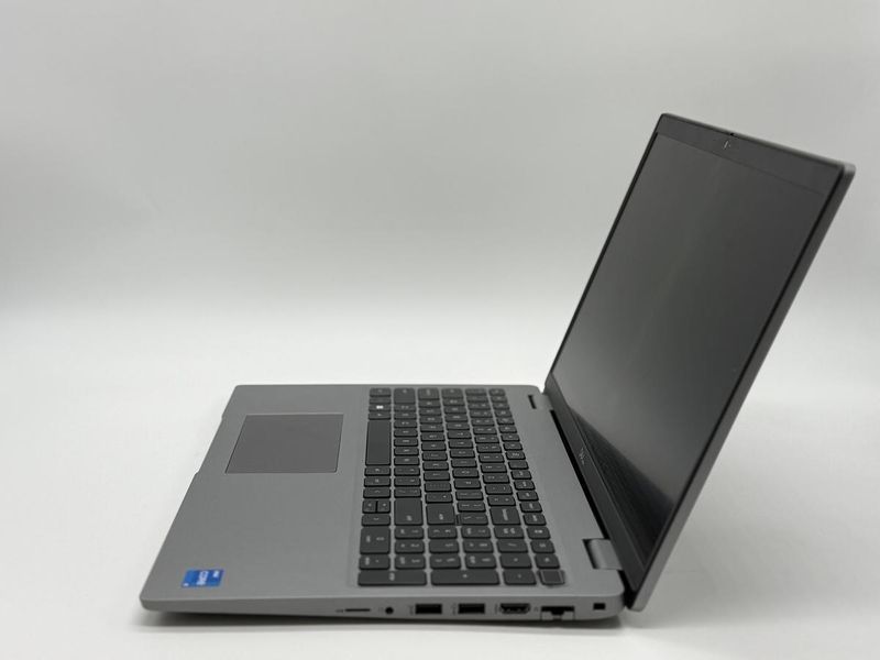 Фото Ноутбук Dell Latitude 5530 15.6 FHD IPS (1920*1080) Intel&reg; Core i5-1235U (3,3 GHz up to 4,4 GHz) 8 ядер 12 потоків DDR4 16 GB SSD 256 GB Intel&reg; Iris&reg; Xe Graphics ( Вживаний ) G2XVKS3-1,