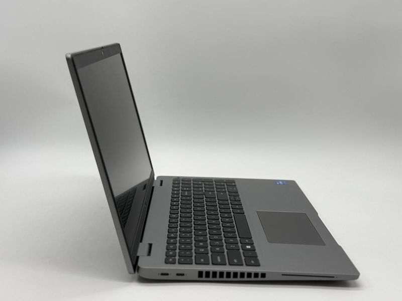 Фото Ноутбук Dell Latitude 5530 15.6 FHD IPS (1920*1080) Intel&reg; Core i5-1235U (3,3 GHz up to 4,4 GHz) 8 ядер 12 потоків DDR4 16 GB SSD 256 GB Intel&reg; Iris&reg; Xe Graphics ( Вживаний ) G2XVKS3-1,