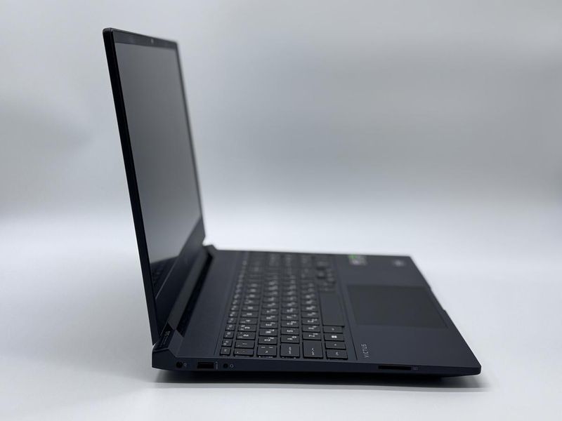 Фото Ноутбук Victus HP15-fb2082wm 15.6 FHD IPS (1920*1080) 144 Hz AMD Ryzen 5 8645HS (4,3 GHz up to 5,0 GHz) 6 ядер 12 потоків DDR4 16 GB SSD 128 GB NVIDIA GeForce RTX 4050 6 Gb ( Вживаний ) 5CD429CSJ,
