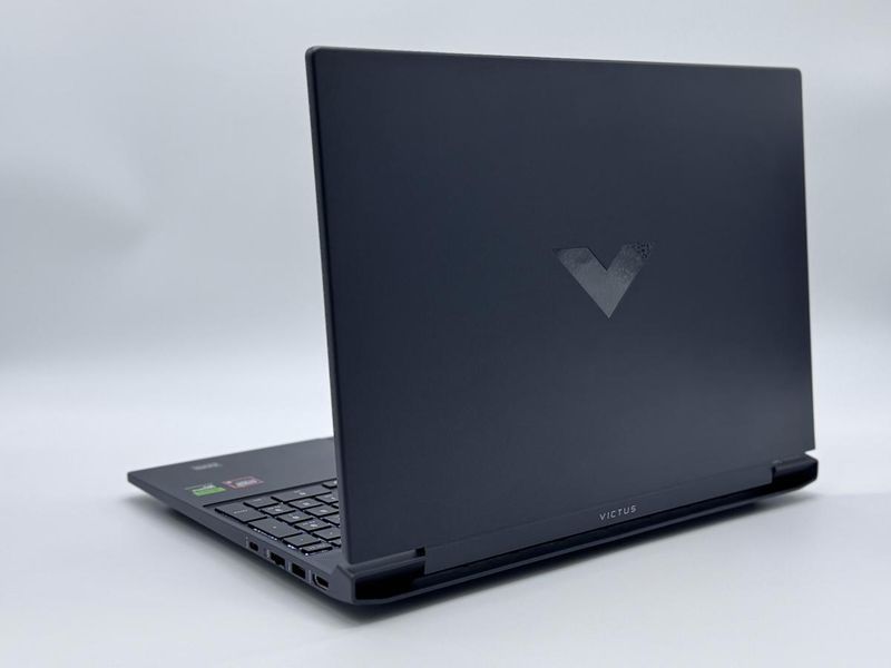 Фото Ноутбук Victus HP15-fb2082wm 15.6 FHD IPS (1920*1080) 144 Hz AMD Ryzen 5 8645HS (4,3 GHz up to 5,0 GHz) 6 ядер 12 потоків DDR4 16 GB SSD 128 GB NVIDIA GeForce RTX 4050 6 Gb ( Вживаний ) 5CD429CSJ,