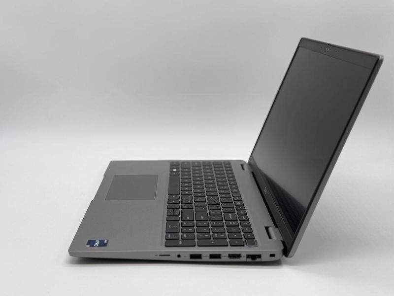 Фото Ноутбук Dell Latitude 5540 15.6 FHD IPS (1920*1080) Intel&reg; Core i7-1365U (3,9 GHz up to 5,2 GHz) 8 ядер 12 потоків DDR4 16 GB SSD 512 GB Intel&reg; Iris&reg; Xe Graphics ( Вживаний ) 553V4Y3-1,