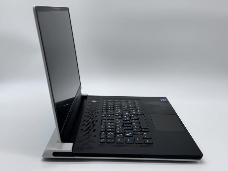 Фото Ноутбук Alienware x17 R1 17.3" 4K IPS (3840*2160) Intel&reg;Core i7-11800H (1,9 GHz up to 4,6 GHz) 8 ядер 16 потоків DDR5 32 GB SSD 1 TB Nvidia GeForce RTX 3070 8 GB ( Вживаний ) 8x4t9k3-21,