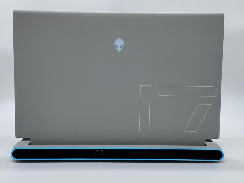 Фото Ноутбук Alienware x17 R1 17.3" 4K IPS (3840*2160) Intel&reg;Core i7-11800H (1,9 GHz up to 4,6 GHz) 8 ядер 16 потоків DDR5 32 GB SSD 1 TB Nvidia GeForce RTX 3070 8 GB ( Вживаний ) 8x4t9k3-21,