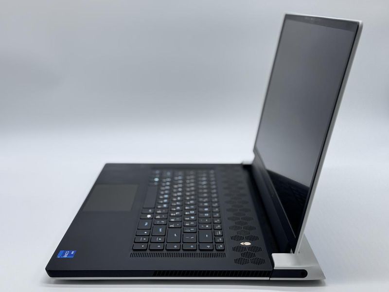 Фото Ноутбук Alienware x17 R1 17.3" 4K IPS (3840*2160) Intel&reg;Core i7-11800H (1,9 GHz up to 4,6 GHz) 8 ядер 16 потоків DDR5 32 GB SSD 1 TB Nvidia GeForce RTX 3070 8 GB ( Вживаний ) 8x4t9k3-21,