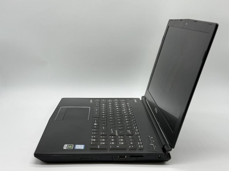 Фото Ноутбук MSI -16J5 15,6" FHD IPS (1920*1080) Intel&reg;Core i7-7700HQ (2,8 GHz up to 3,8 GHz) 4 ядра 8 потоків DDR4 32 GB SSD 256 GB Intel&reg;HD Graphics 630 + Nvidia Quadro M2200 4GB (Вживаний) K1712N0023090-28,