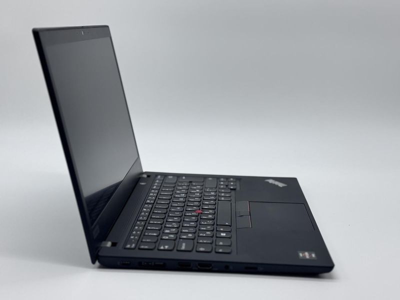 Фото Ноутбук Lenovo Thinkpad T495 14" FHD IPS (1920*1080) AMD Ryzen 5 Pro 3500U (2,1 GHz up to 3,7 GHz) 4 ядра 8 потоків DDR4 8 GB SSD 128 GB AMD Radeon Vega 8 (Вживаний) PF1TGPC3,