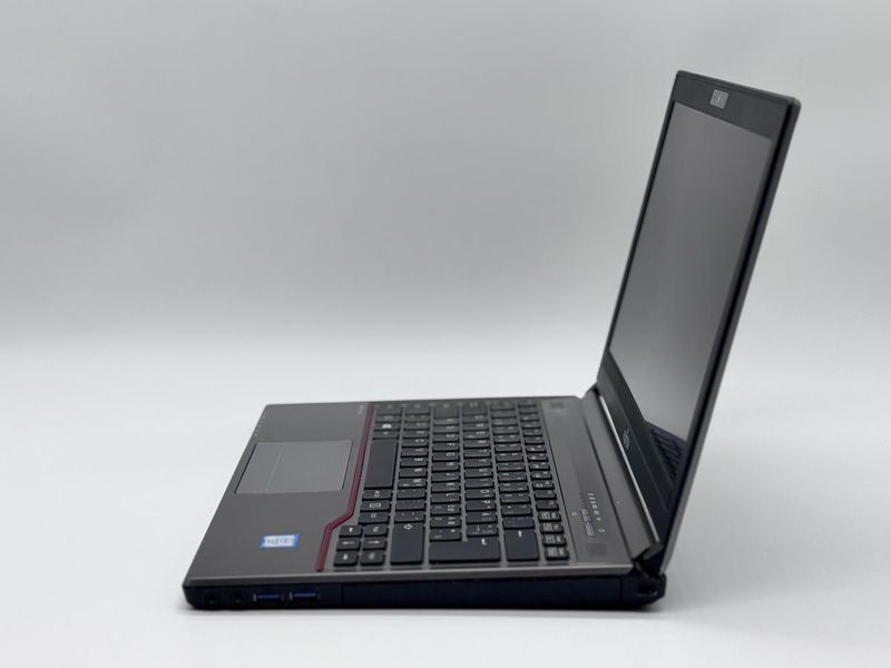 Фото Ноутбук Fujitsu Lifebook E736 13,3" HD TN (1366*768) Intel&reg;Core i5-6200U (2,3 GHz up to 2,8 GHz) 2 ядра 4 потоки DDR4 8 GB SSD 128 GB Intel&reg;HD Graphics 520 (Вживаний) DSEQ016054,