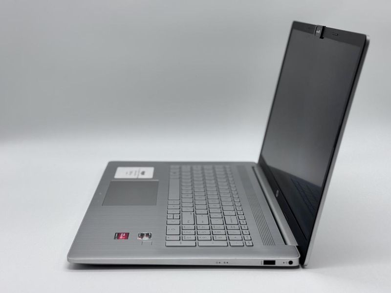 Фото Ноутбук HP 17-cp0013dx 17.3ʼ FHD IPS (1920*1080) AMD Ryzen 5 5500U (2,1 GHz up to 4 GHz) 6 ядер 12 потоків DDR4 12 GB SSD 128 GB AMD Radeon RX Vega 7 ( Вживаний ) 5CG1388WB3,