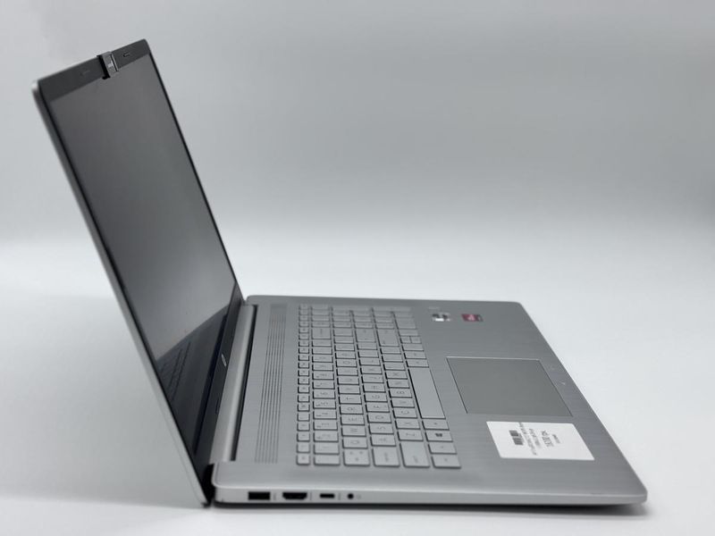Фото Ноутбук HP 17-cp0013dx 17.3ʼ FHD IPS (1920*1080) AMD Ryzen 5 5500U (2,1 GHz up to 4 GHz) 6 ядер 12 потоків DDR4 12 GB SSD 128 GB AMD Radeon RX Vega 7 ( Вживаний ) 5CG1388WB3,