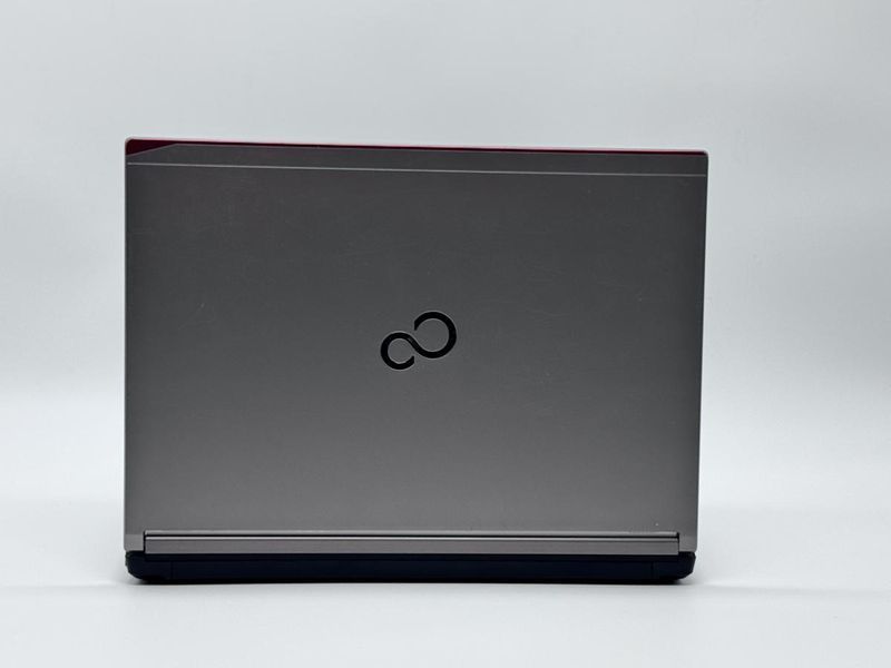Фото Ноутбук Fujitsu Lifebook E736 13,3" HD TN (1366*768) Intel&reg;Core i5-6200U (2,3 GHz up to 2,8 GHz) 2 ядра 4 потоки DDR4 8 GB SSD 128 GB Intel&reg;HD Graphics 520 (Вживаний) DSEQ016054,