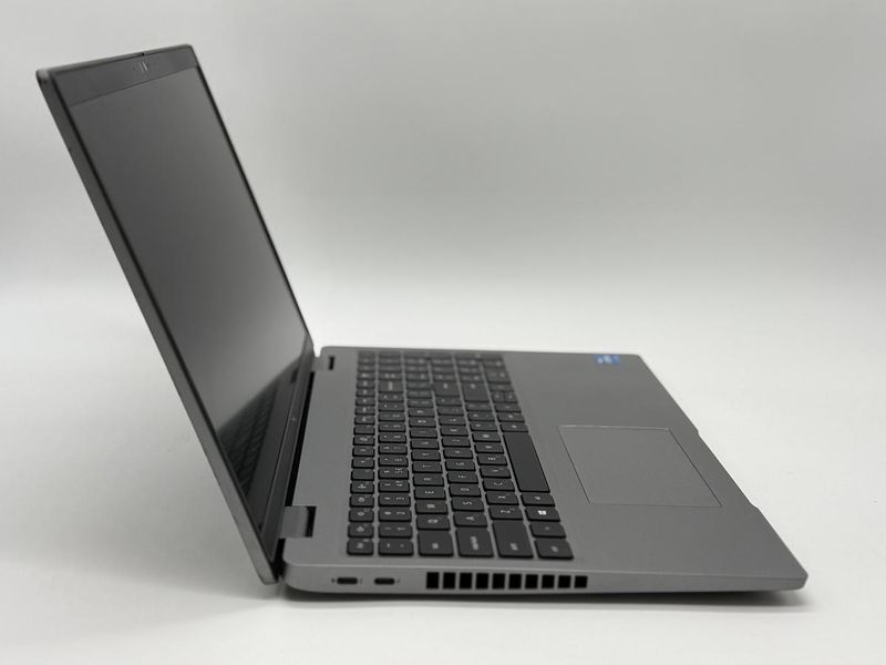 Фото Ноутбук Dell Latitude 5520 15.6 FHD IPS (1920*1080) Intel&reg; Core i5-1135G7 (2,4 GHz up to 4,2 GHz) 4 ядра 8 потоків DDR4 16 GB SSD 256 GB Intel&reg; Iris&reg; Xe Graphics ( Вживаний ) 4CR0W93-1,